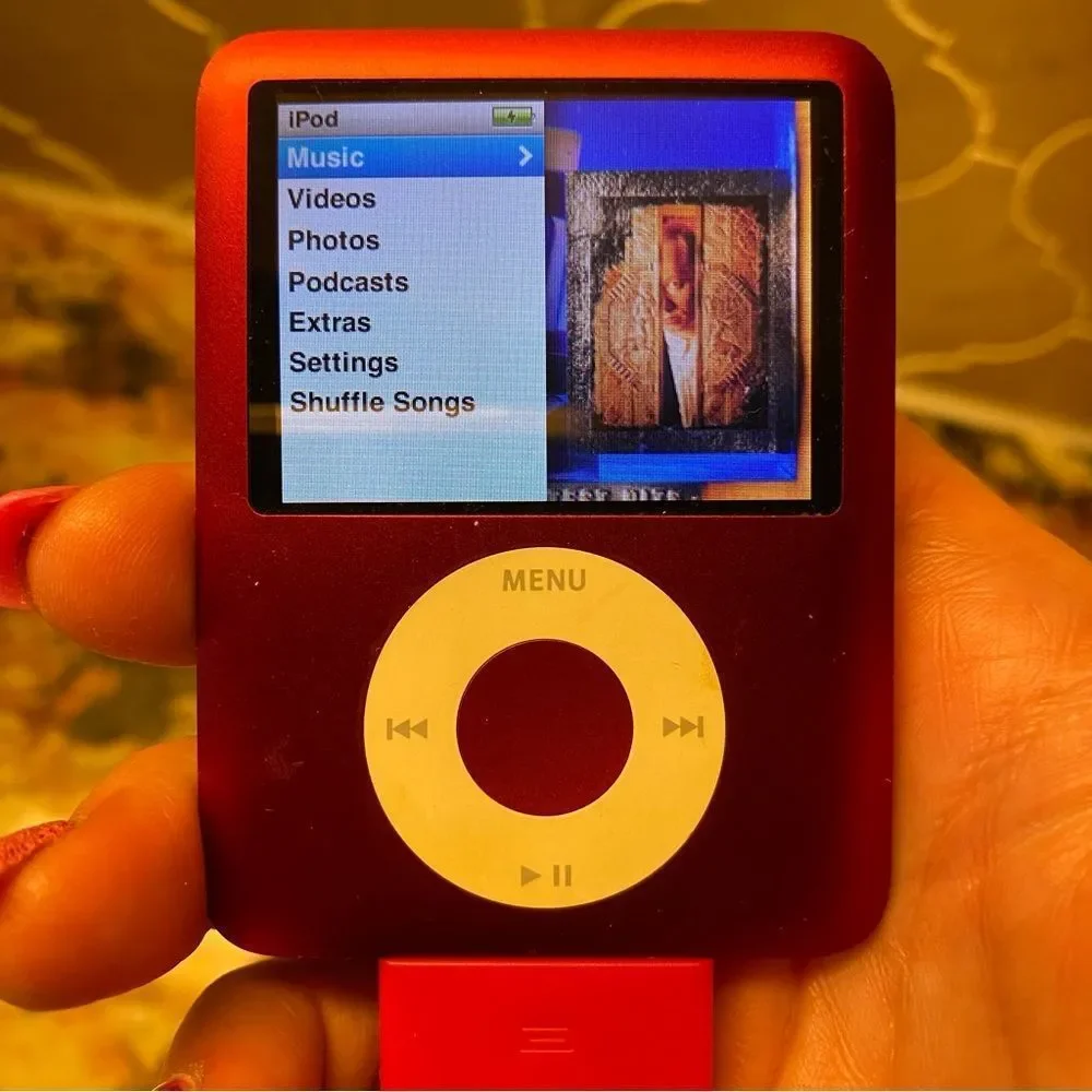 Apple iPod nano 3rd gen (PRODUCT)RED special edition 8GB w/Case & Exercise Band